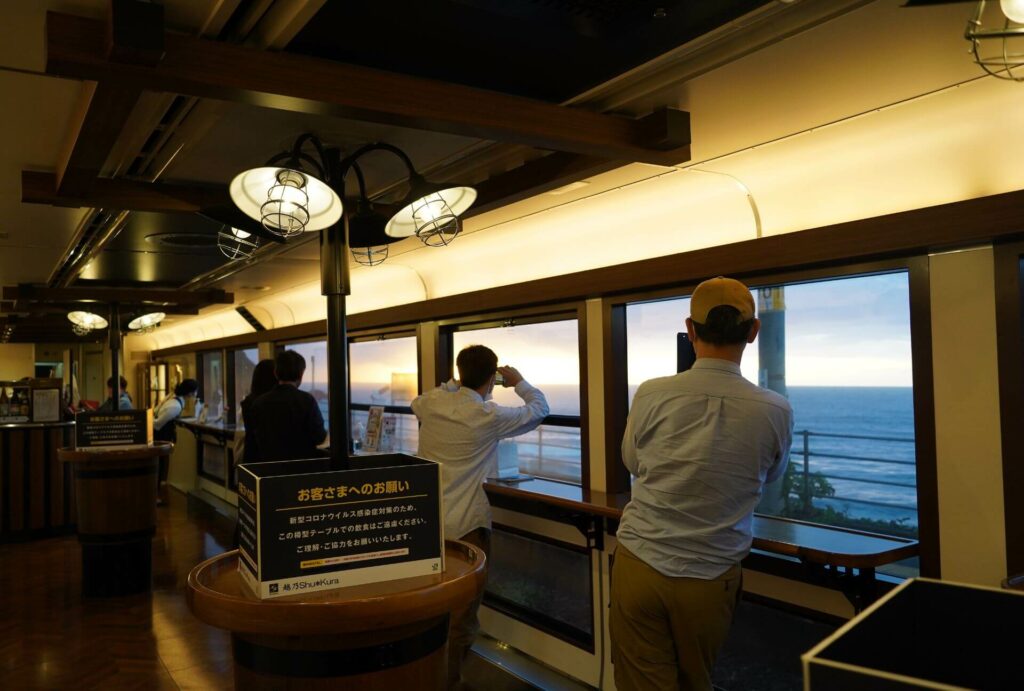 รีวิว 2 รถไฟ Joyful Train ธีมอาหารในนีงาตะ - Koshino Shu_Kura วิวทะเล